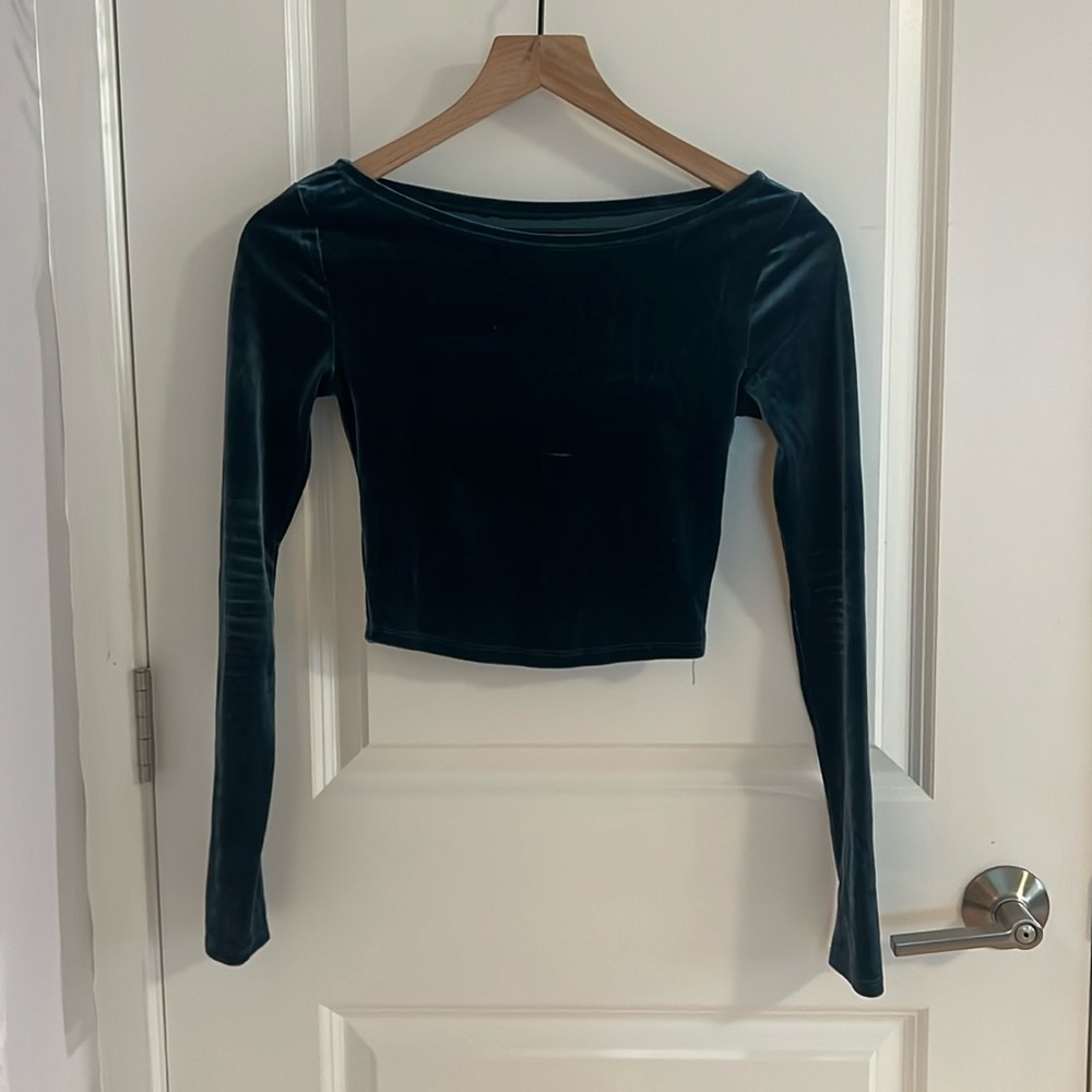 XS Urban Outfitters Kimchi Blue Velvet Long Sleeve Crop Top Green